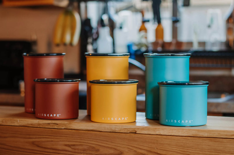 Comment conserver correctement le café en grains dans une boîte hermétique ?