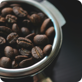 Le processus de production du café : Du grain à la tasse