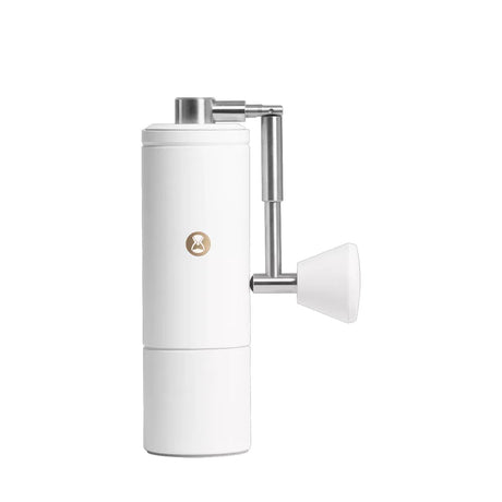 Moulin robuste et ergonomique avec structure monobloc, base antidérapante et accessoires inclus.