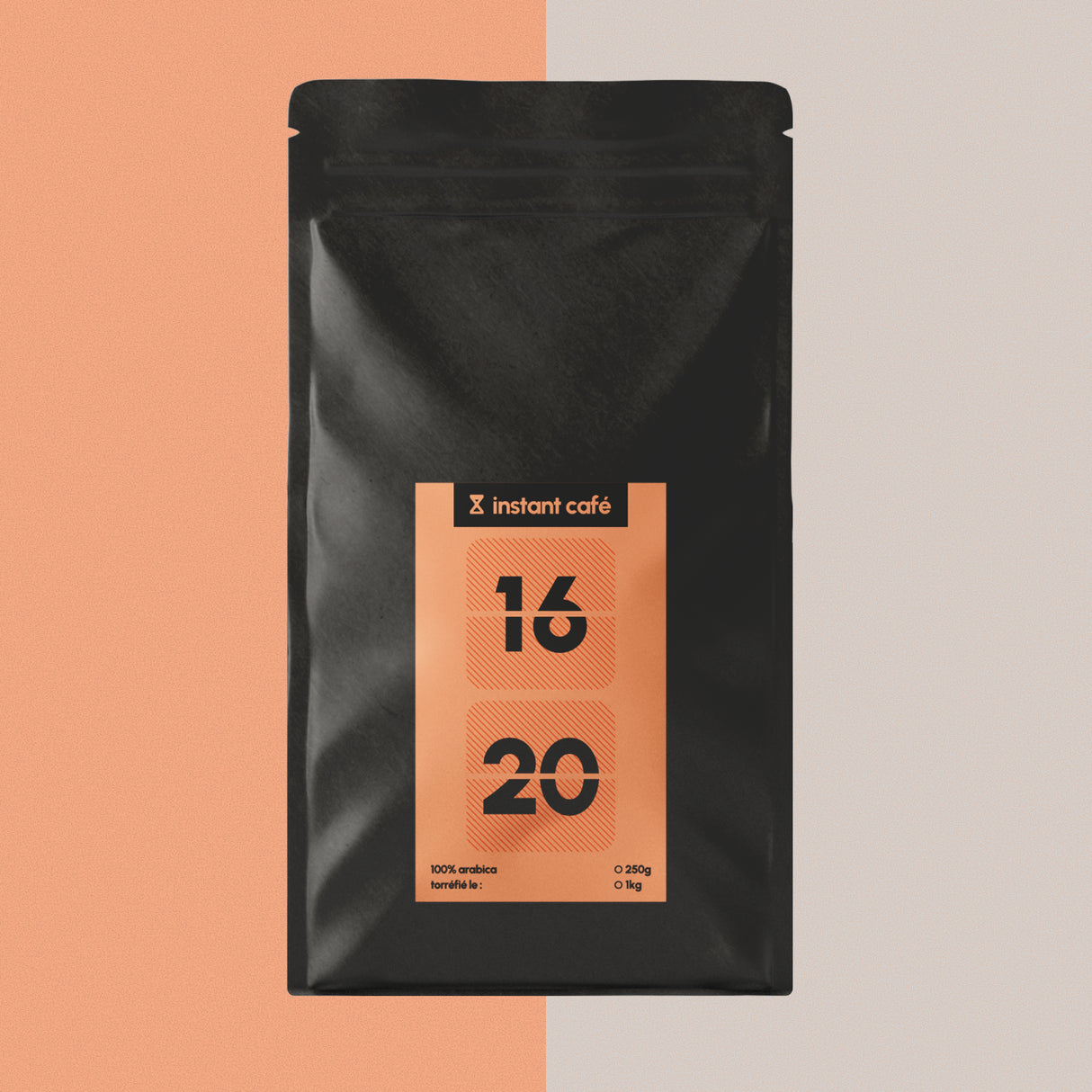 Sachet de café 16H20 moulu aux notes chaleureuses et gourmandes.