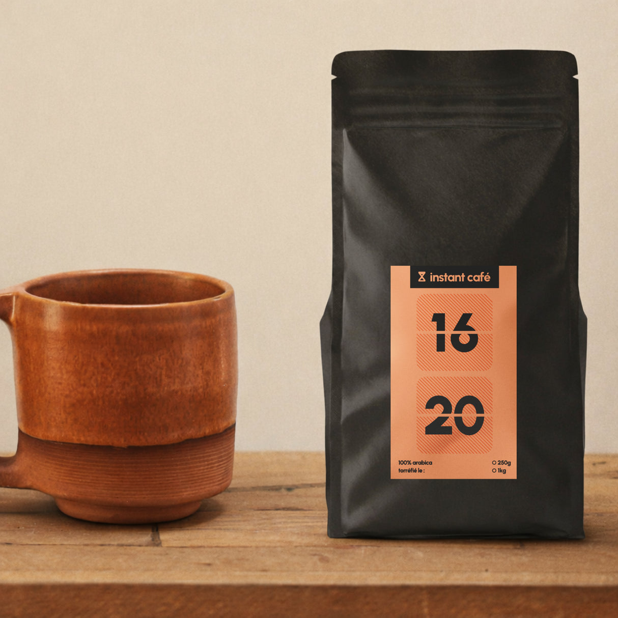 Café 16H20 moulu, mélange 100 % Arabica pour la pause de l’après-midi.