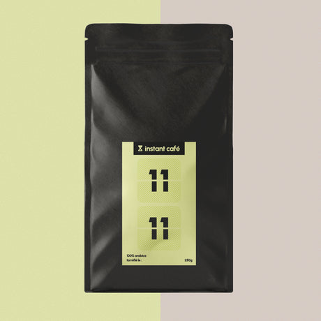 Sachet de café 11H11 moulu, aux notes de chocolat, d’épices et de fruits.