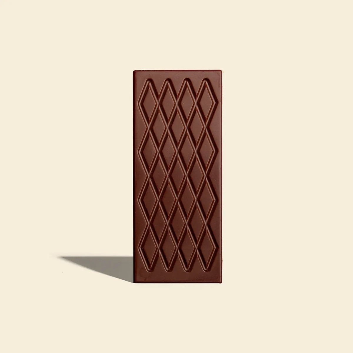 Chocolat noir vietnamien Marou Dak Lak 66 % avec poivre blanc et une pointe de sel de mer.